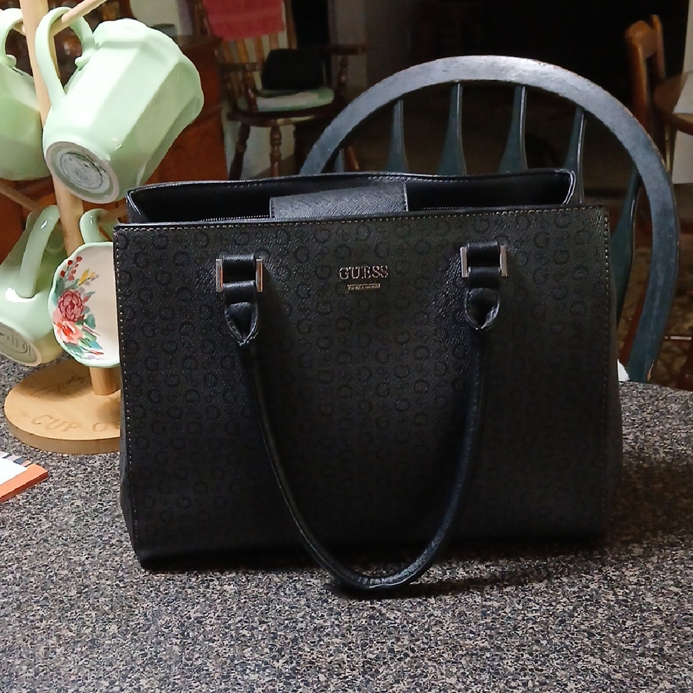 Guess Bag  9x14